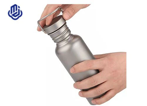 Bình nước thể thao Titan